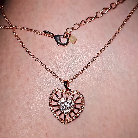 Avon, set of earrings and necklace - Picture 8 of 8